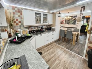 Kitchen- click for photo gallery